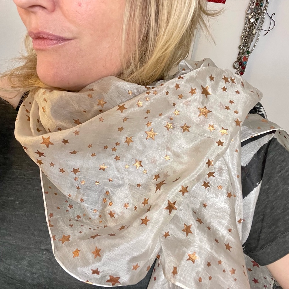 100 Stars Silk Bee 🐝 Happy Scarf ✨✨✨